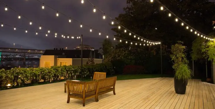 Deck string lighting